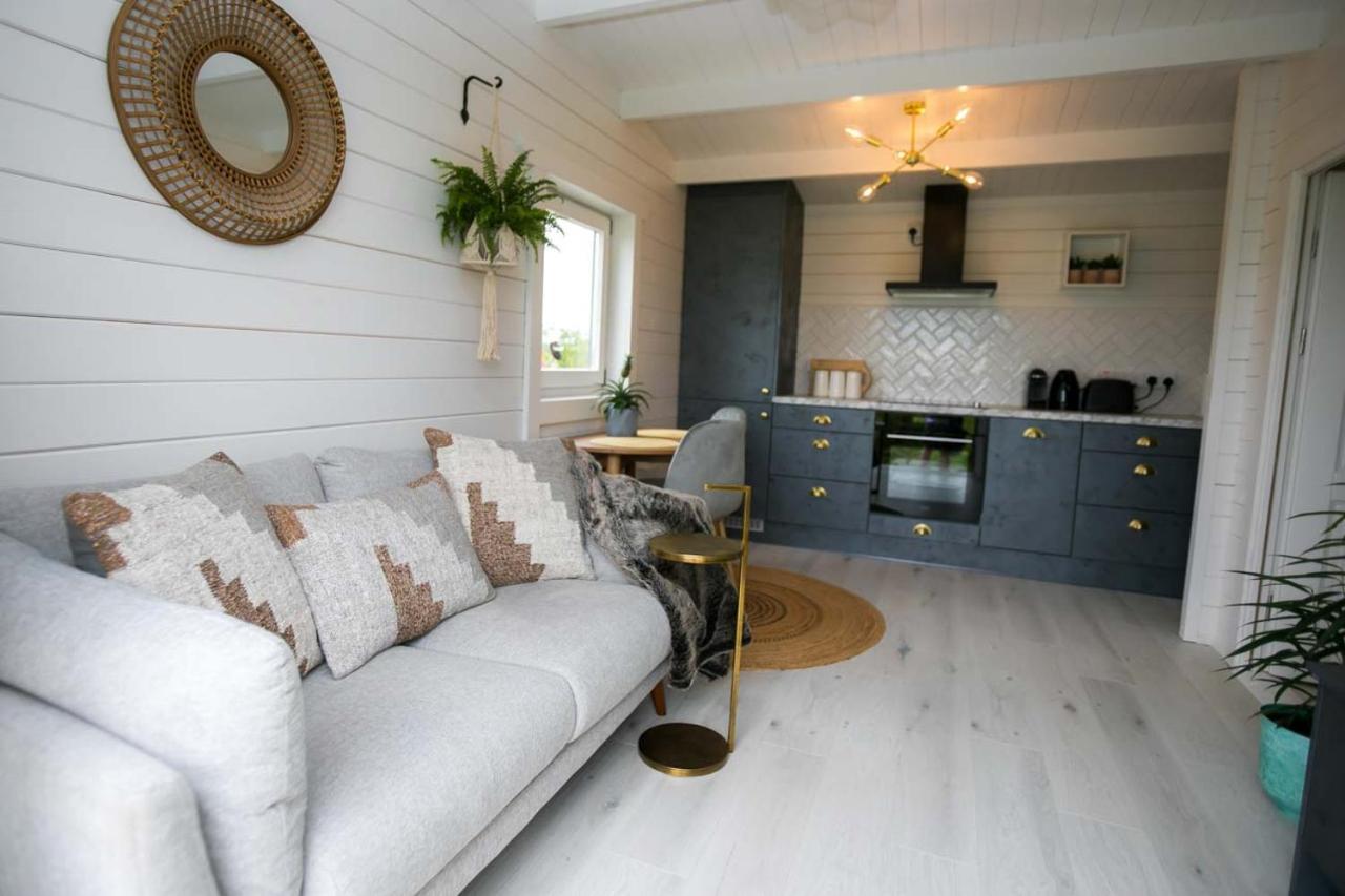 The Paddocks Cabin - Stylish, Cozy & Private Киларни Екстериор снимка