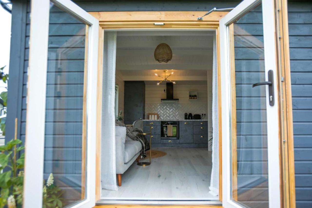 The Paddocks Cabin - Stylish, Cozy & Private Киларни Екстериор снимка