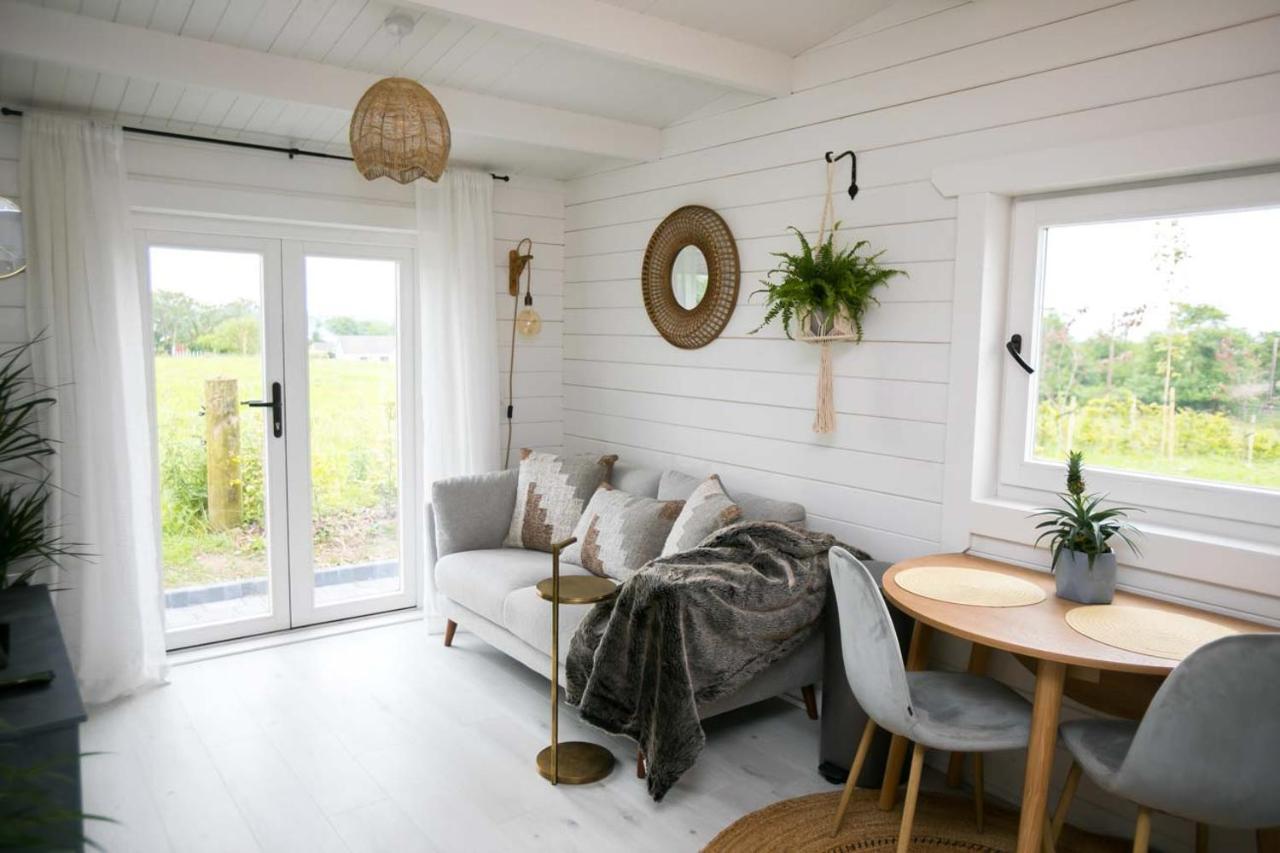 The Paddocks Cabin - Stylish, Cozy & Private Киларни Екстериор снимка